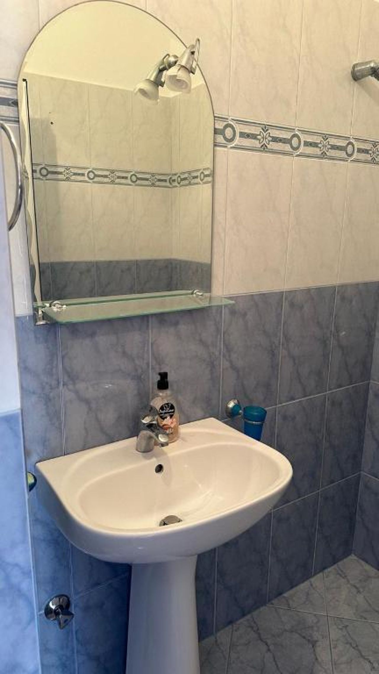 Ailin studio apart