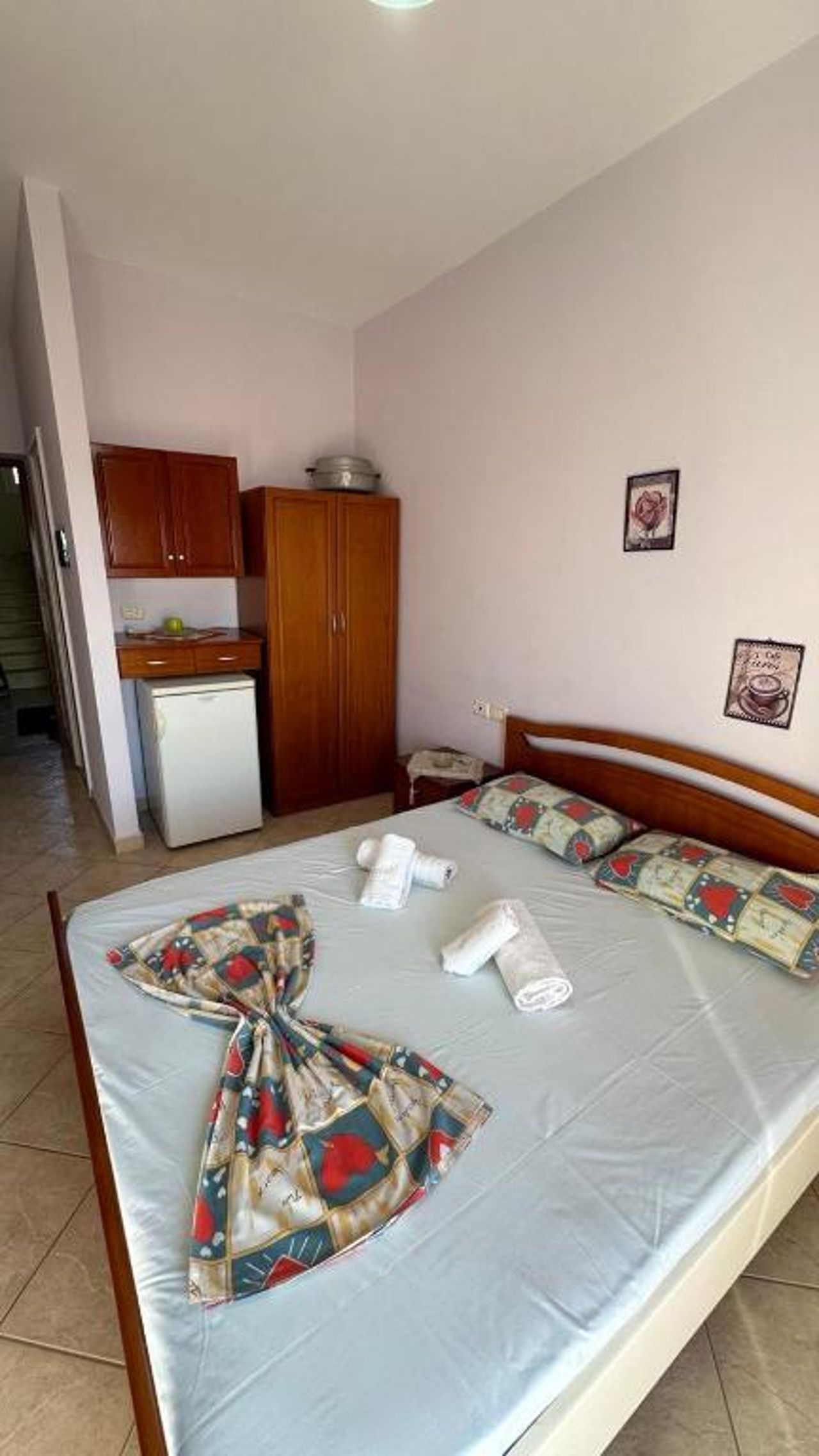 Ailin studio apart