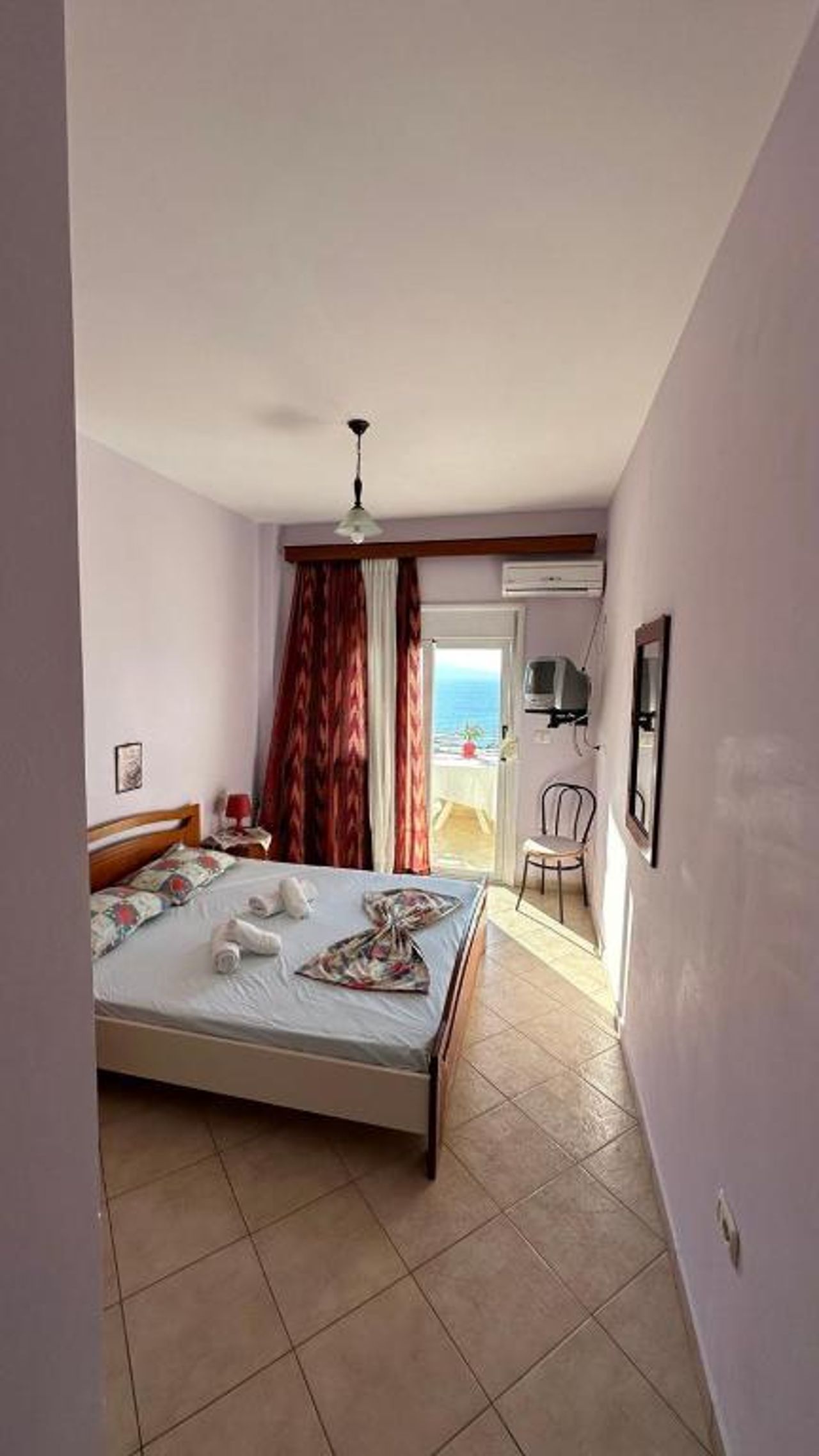 Ailin studio apart