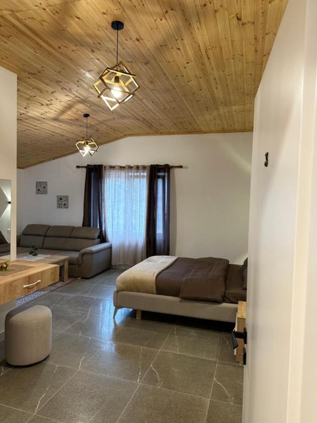 Qyteza Guest House & Camping