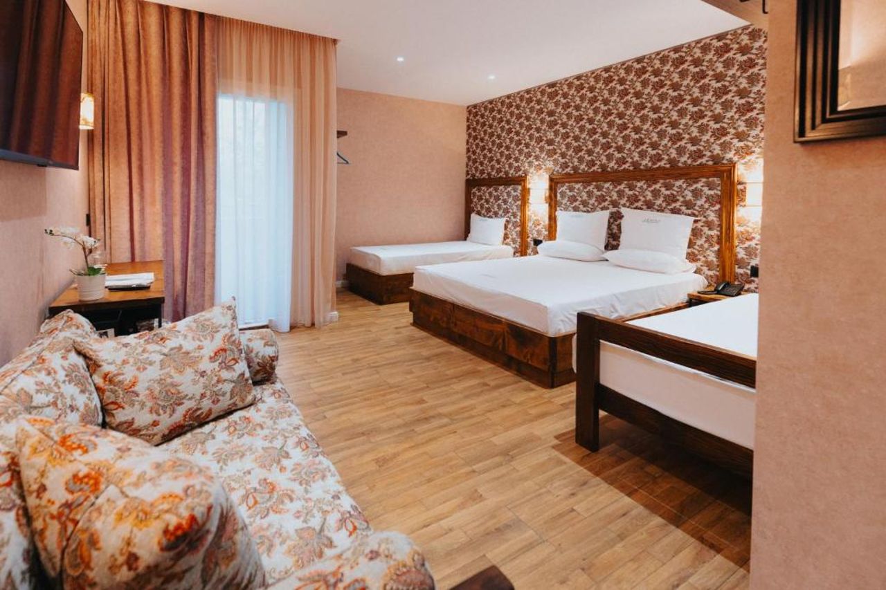 Ledina Hotel