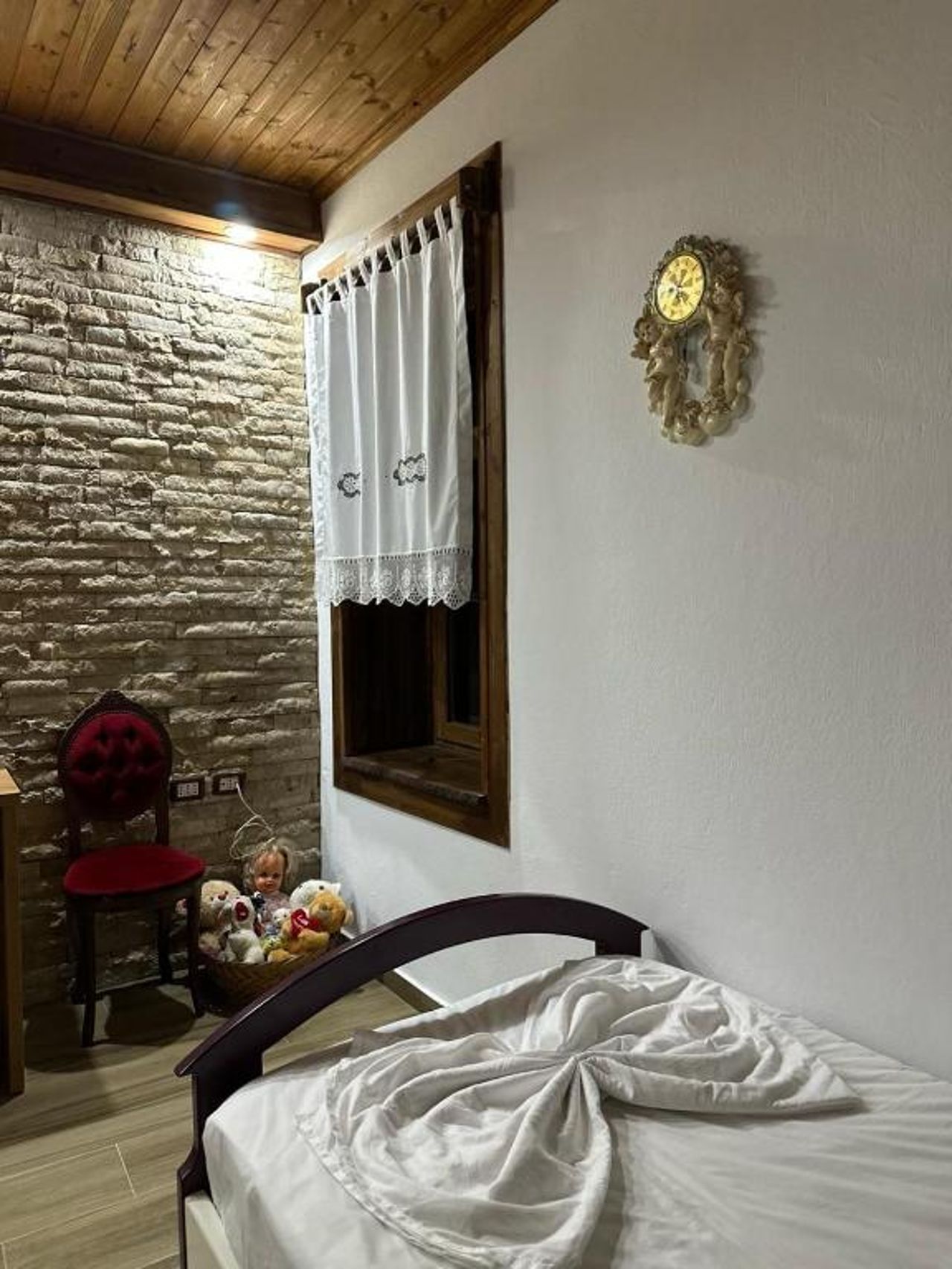 Eni Guesthouse parking on site