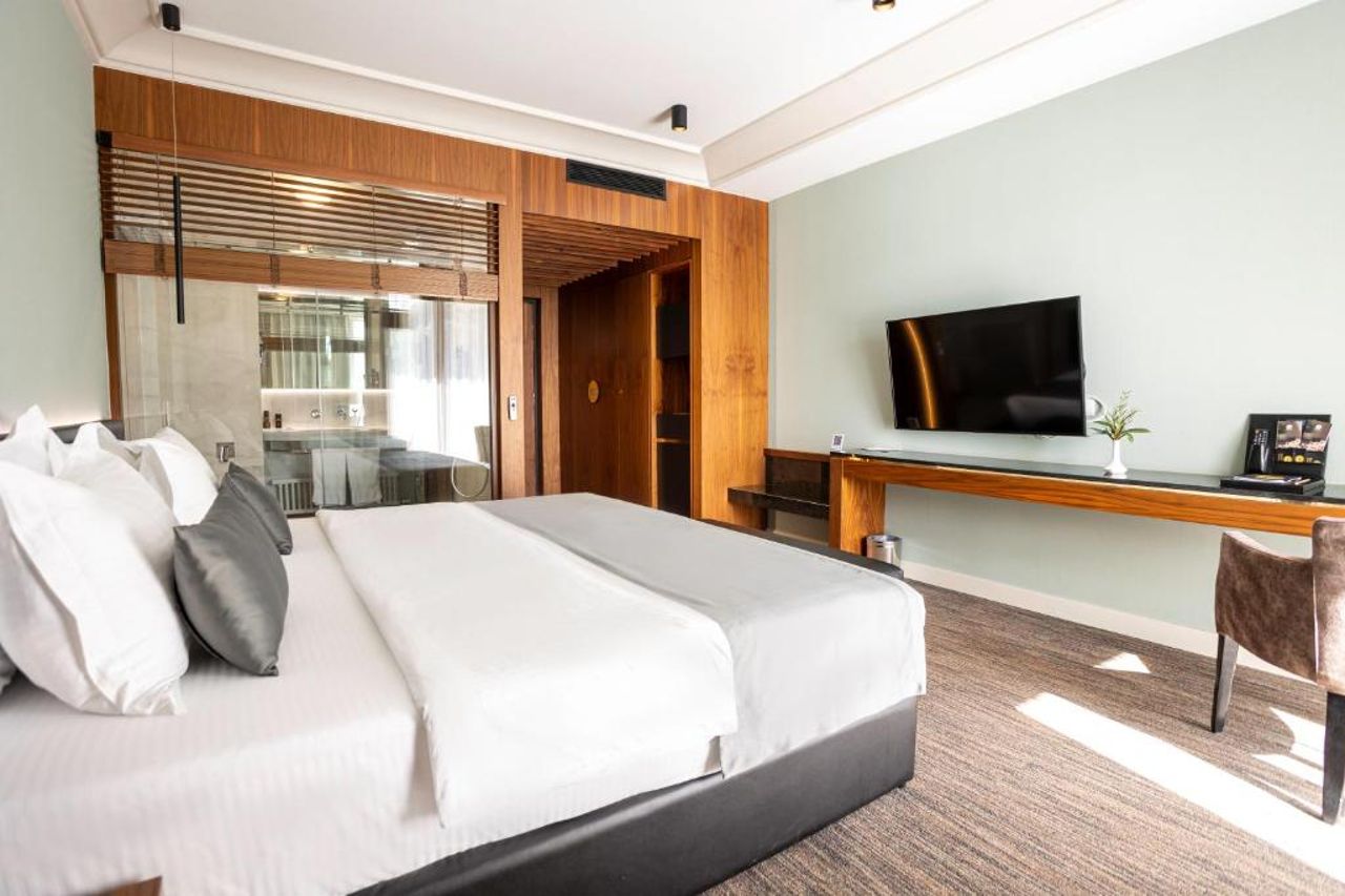 Select Hill Resort
