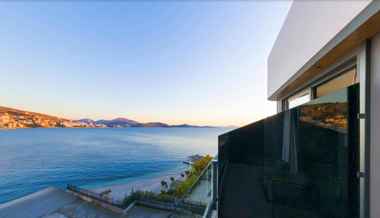 Yacht Premium Hotel