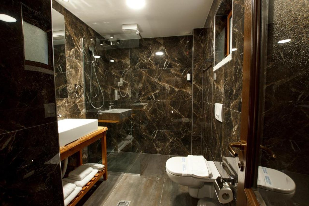 Rose Garden Hotel