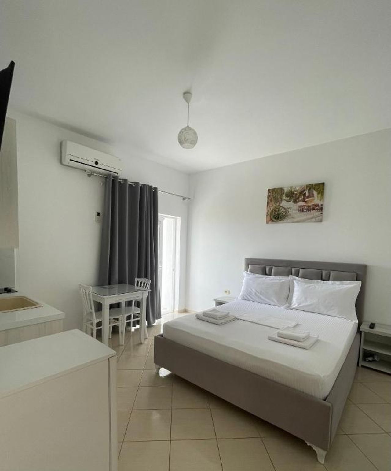 Joni Apartments