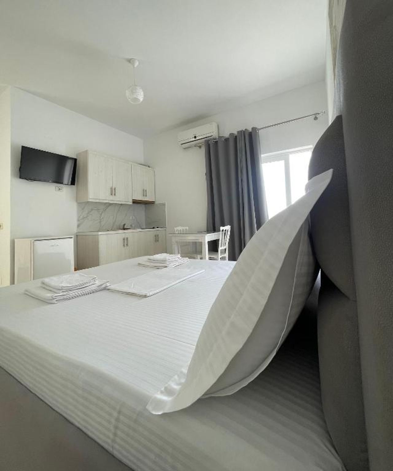 Joni Apartments