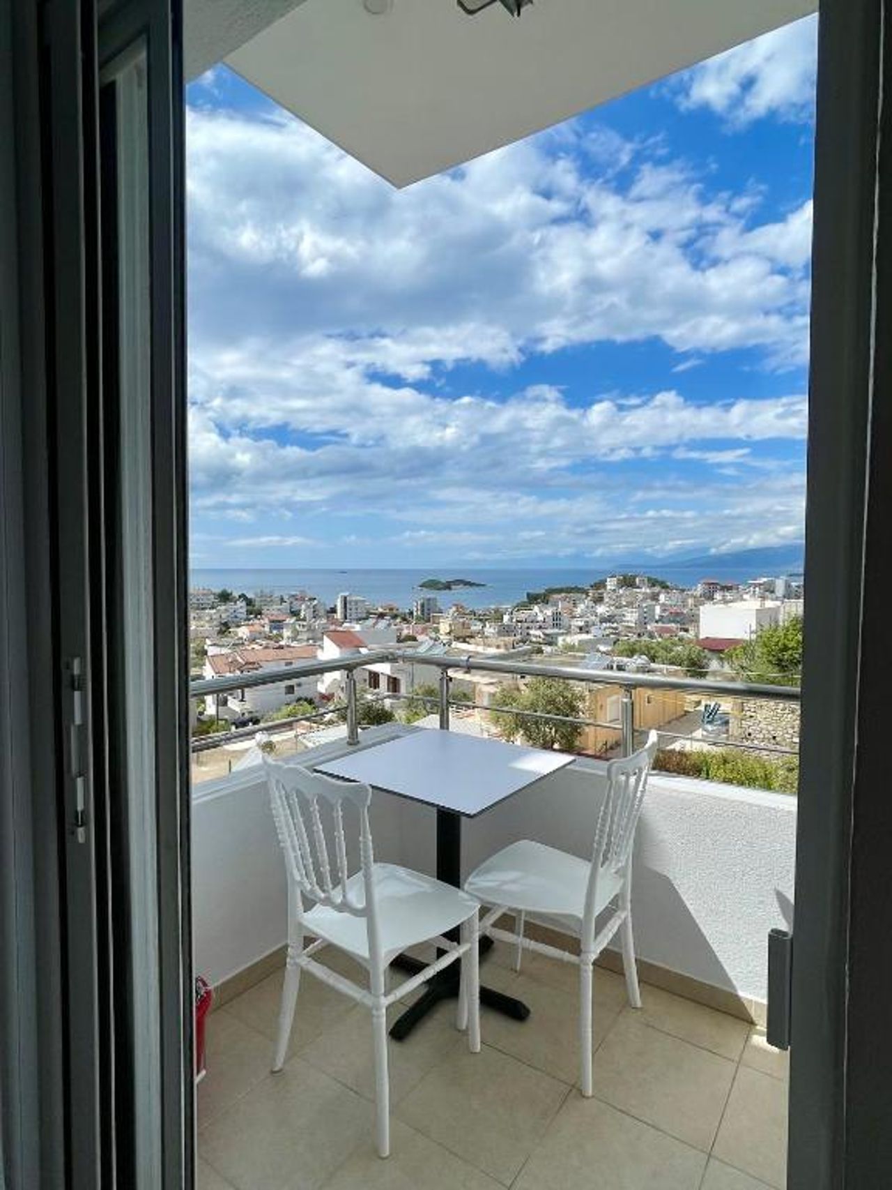 Joni Apartments