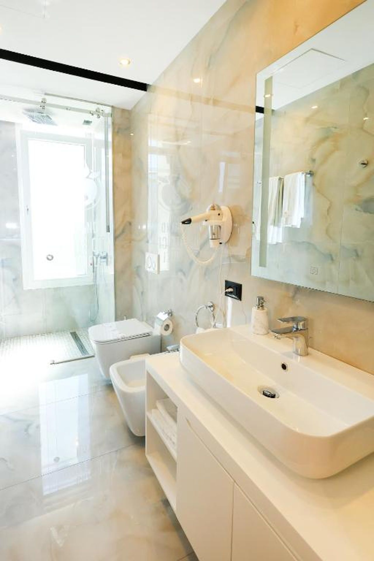 Grand White City Hotel