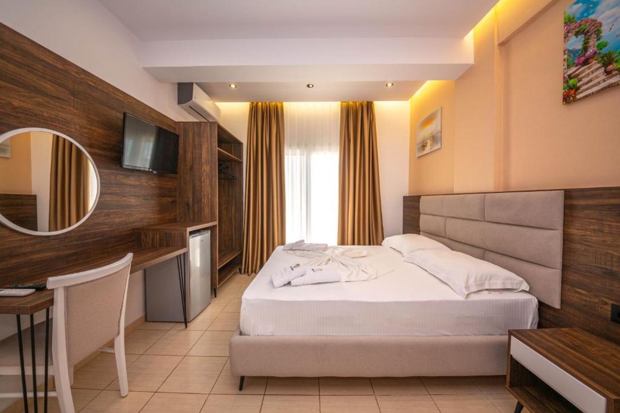 Hotel New Crystal