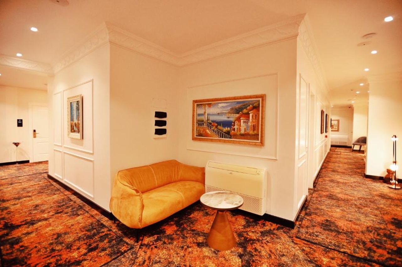 Grand Mirage