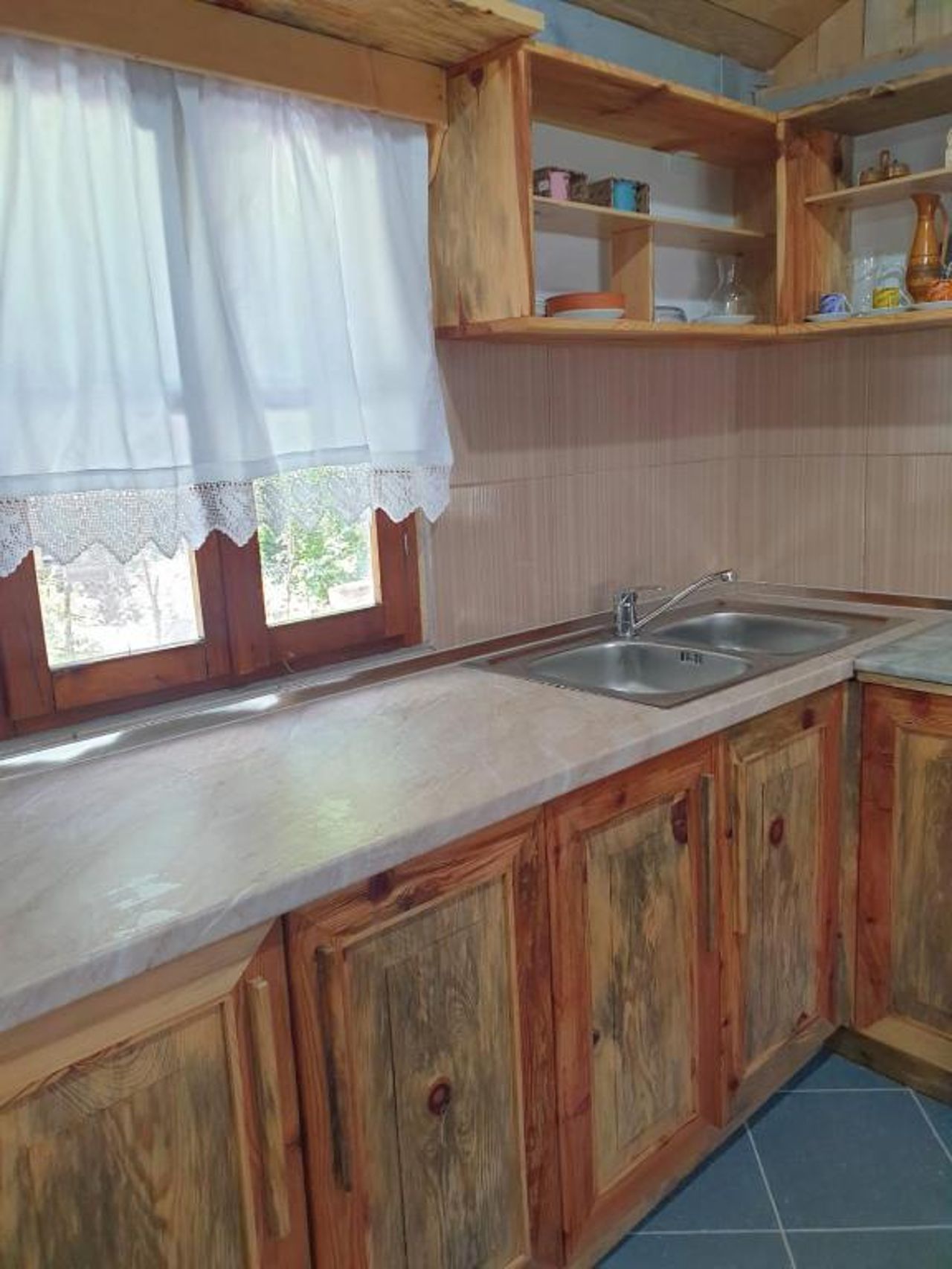 Bujtina Peshtan Guesthouse&Camping