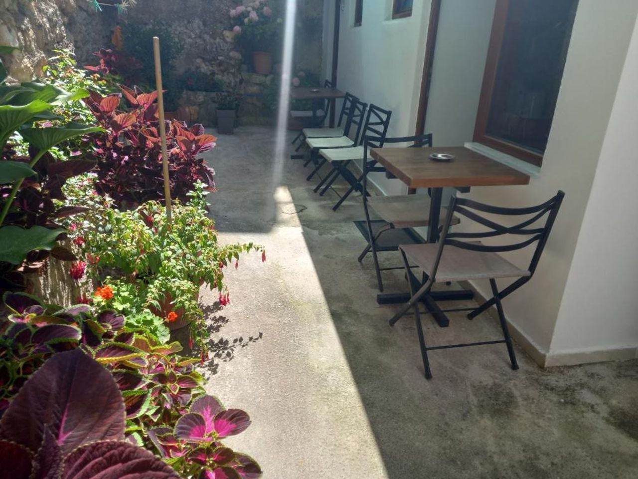 Isufi Guest Houses