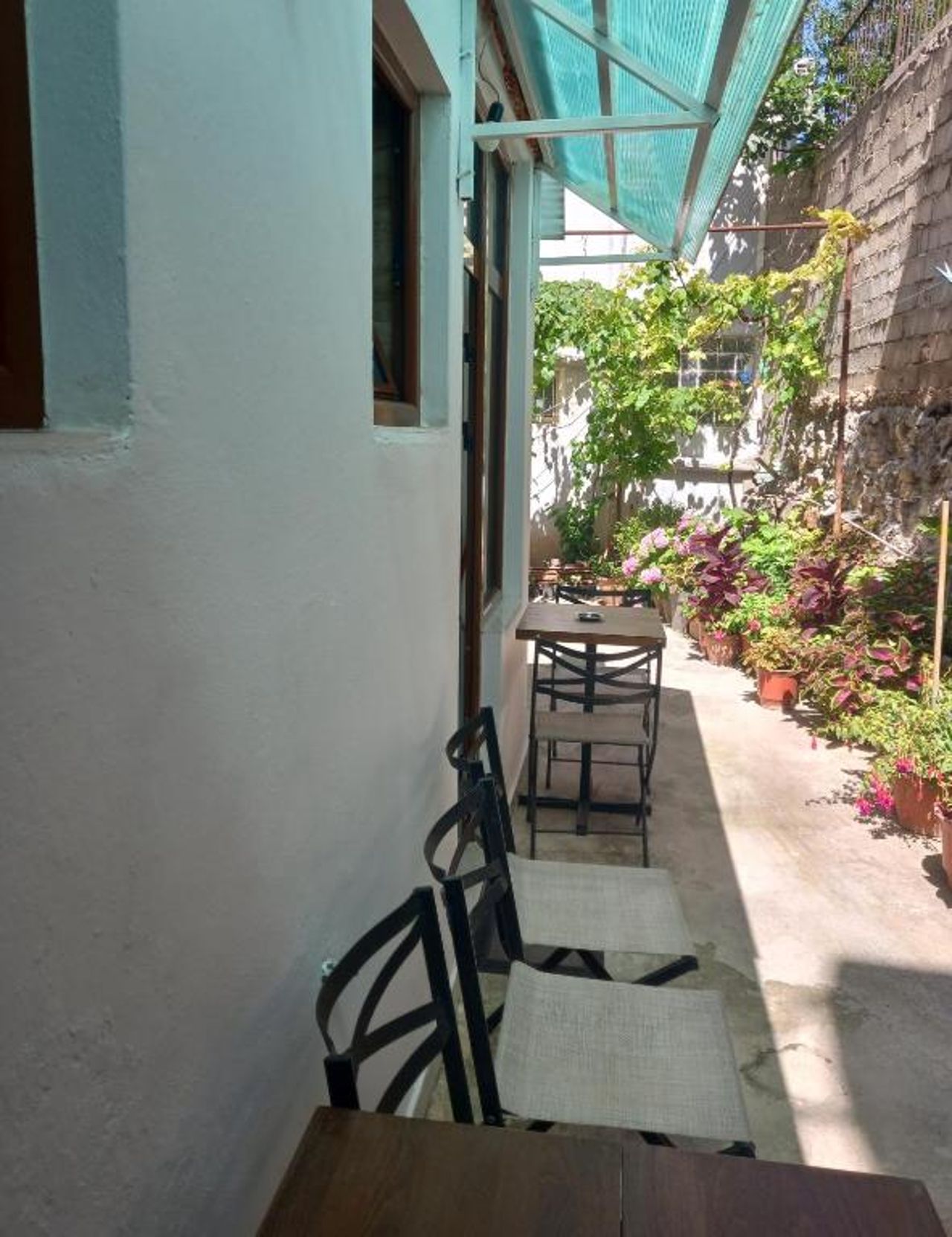 Isufi Guest Houses
