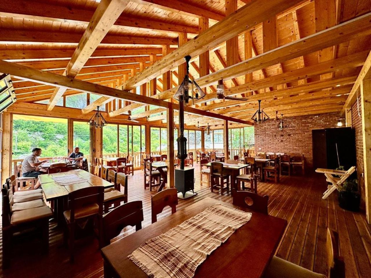 Cemi Rooms - River View & Traditional Restaurant