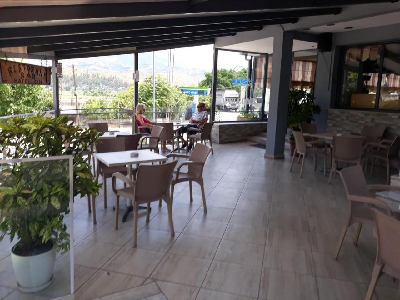 Qiqi Hotel