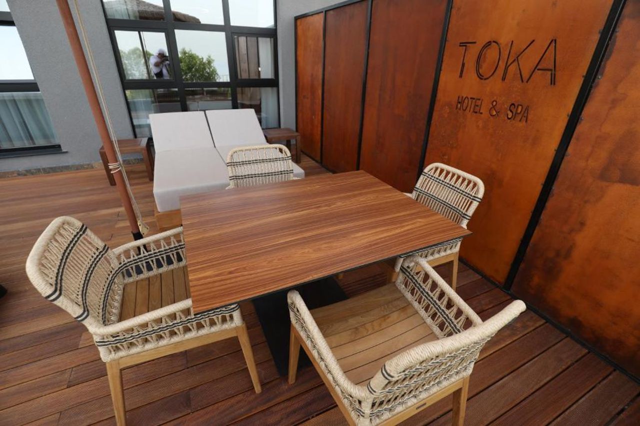 Toka Hotel Restaurant