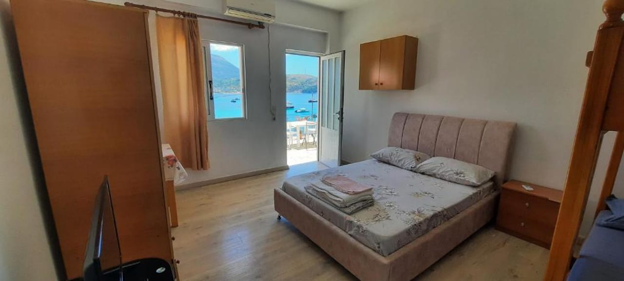 Rooms by the sea