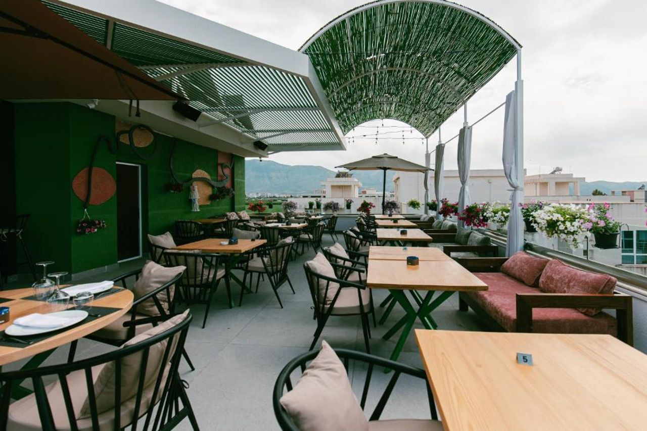 Ledina Hotel