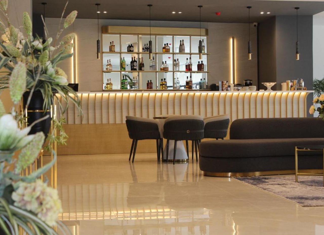 The Queen's Lion Premium HOTEL