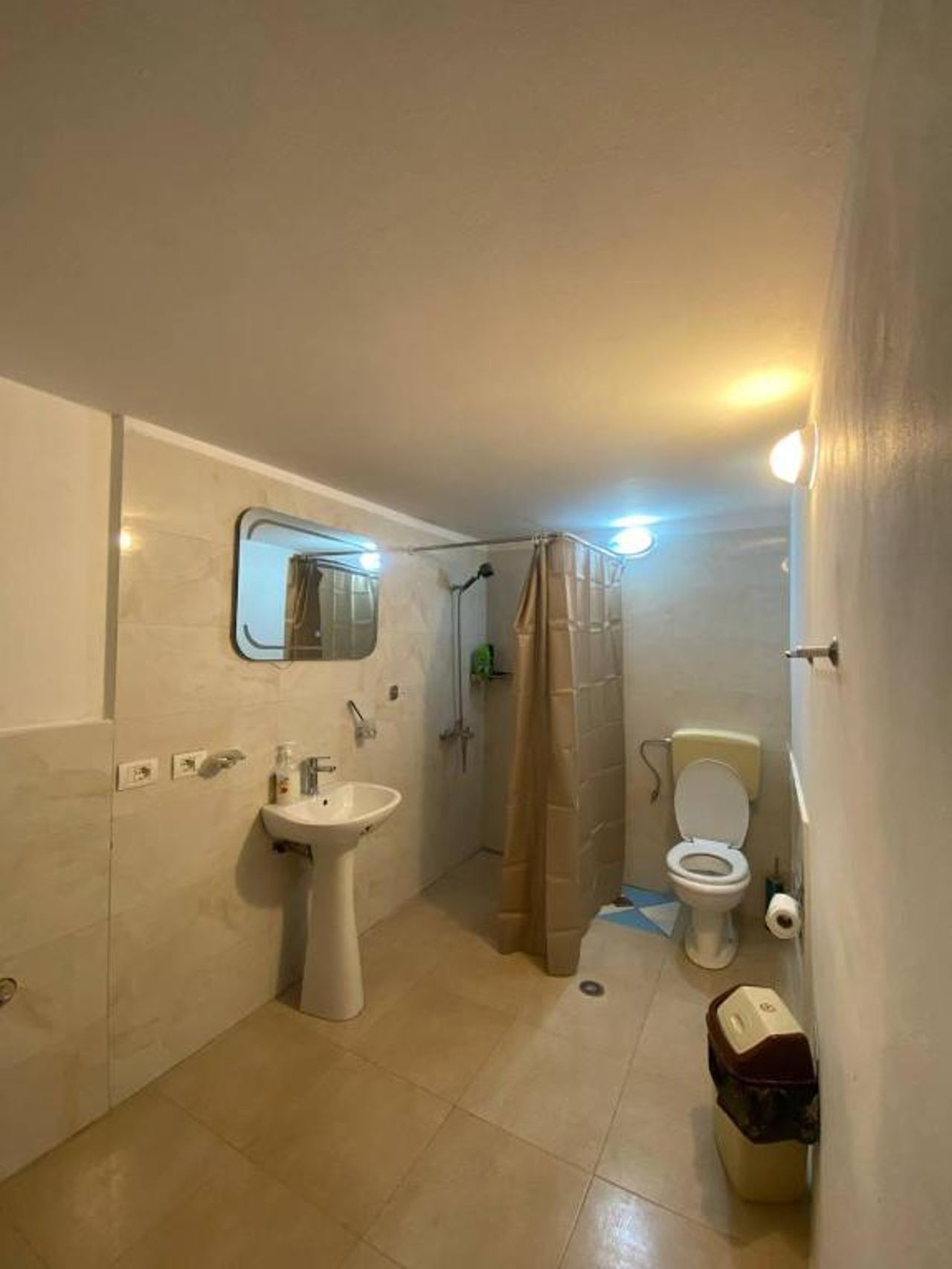 Kulla e Vjeter (Bar Restaurant, Guesthouse, Parking and Camping)