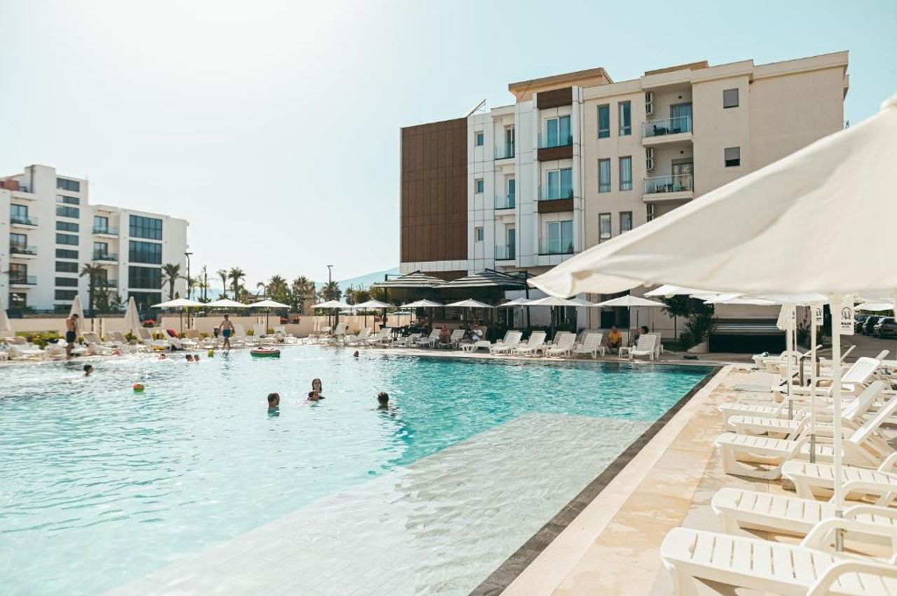 Dazur Coast Resort
