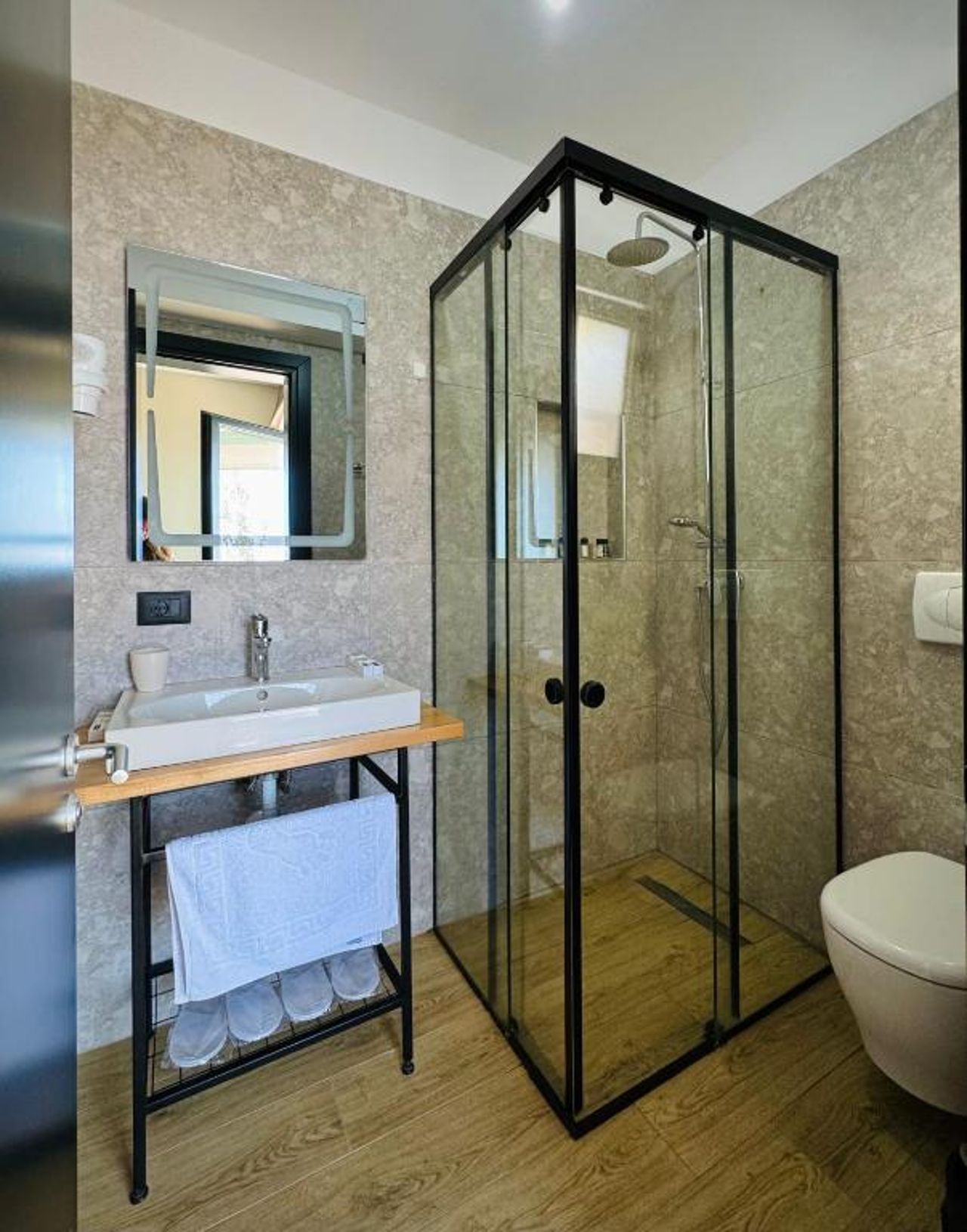 Gogo's Boutique Hotel