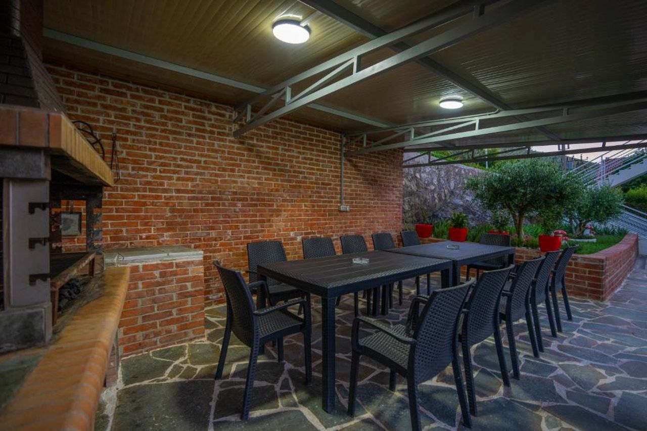 Xhuli Guesthouse