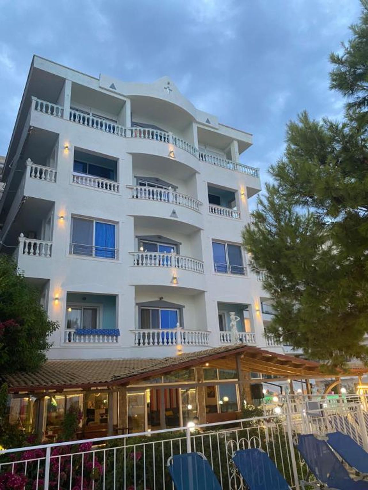 Kalemi's Beachside Hotel