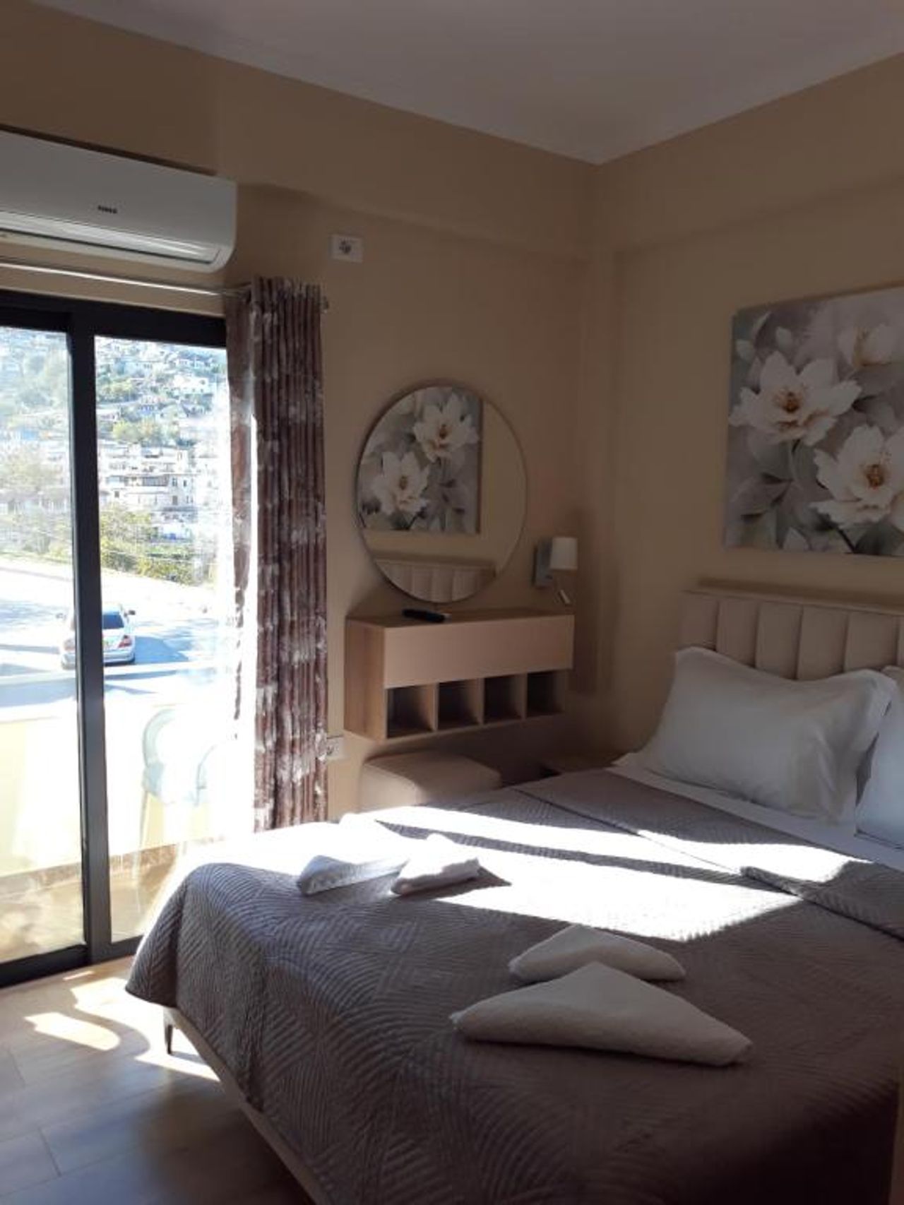 Qiqi Hotel