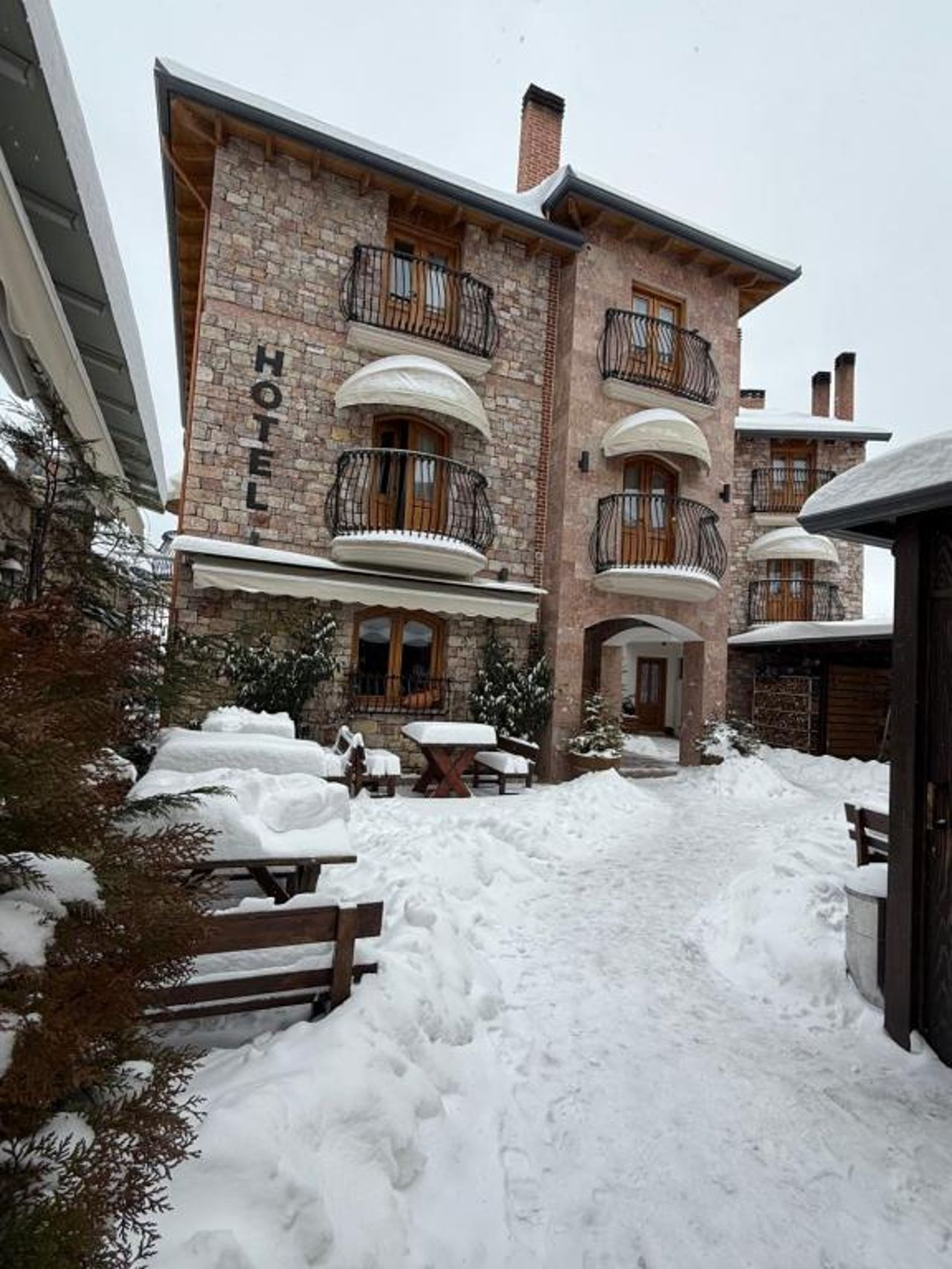 Hotel Ambassador Voskopojë