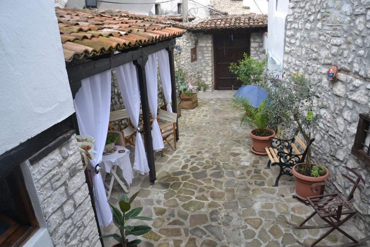 Bujtina Kodiket Guesthouse