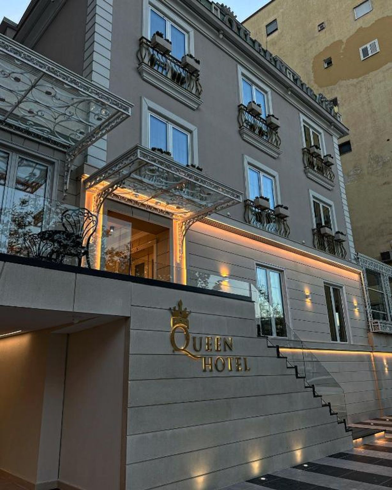 Hotel Queen