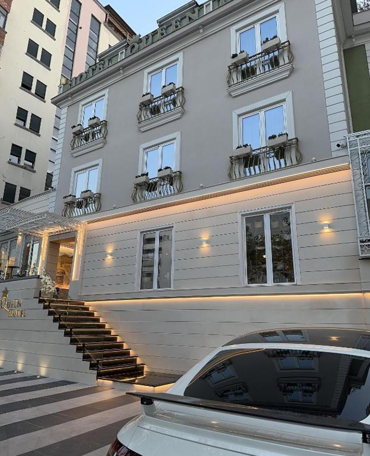 Hotel Queen