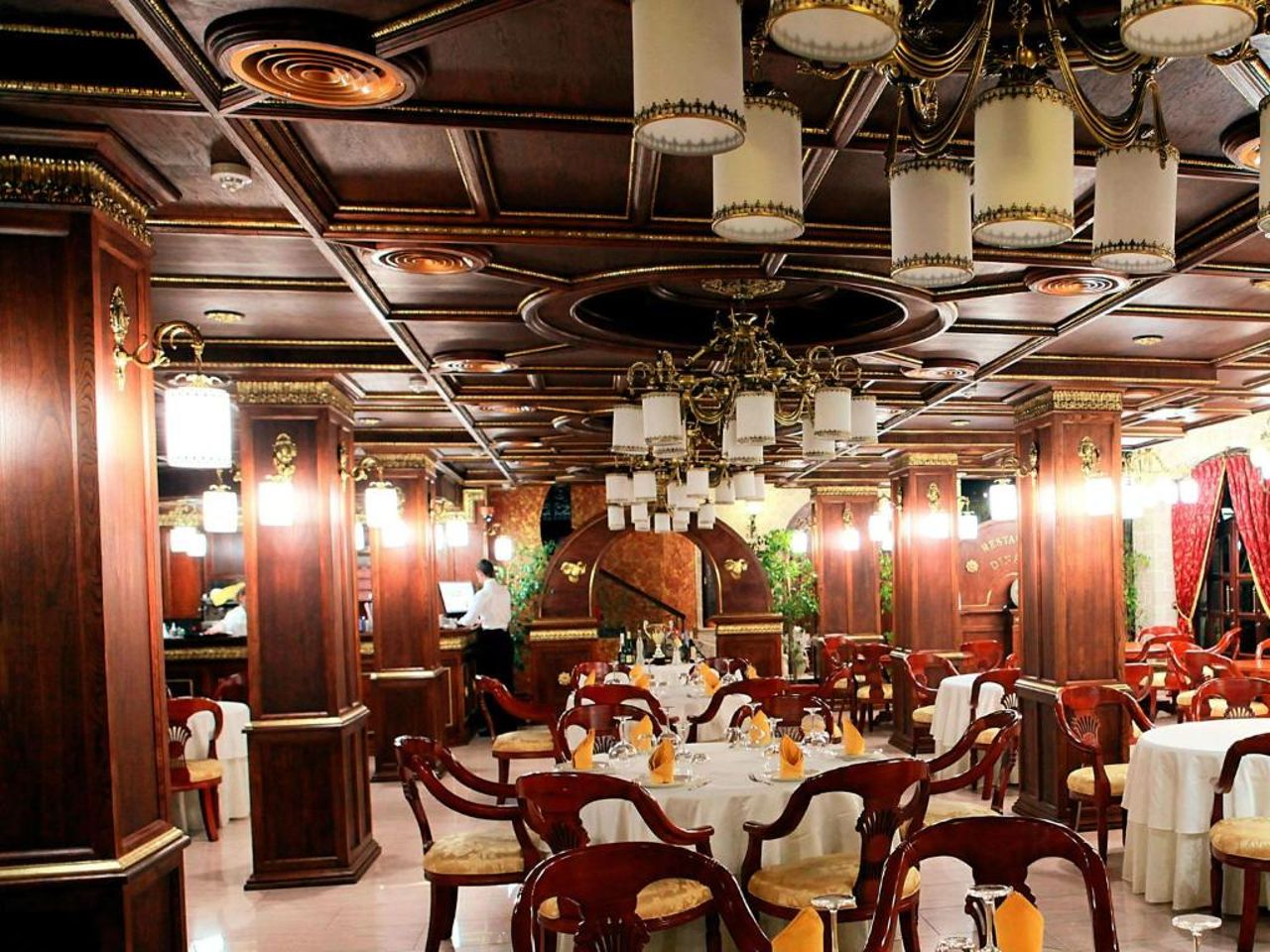 Dinasty Hotel