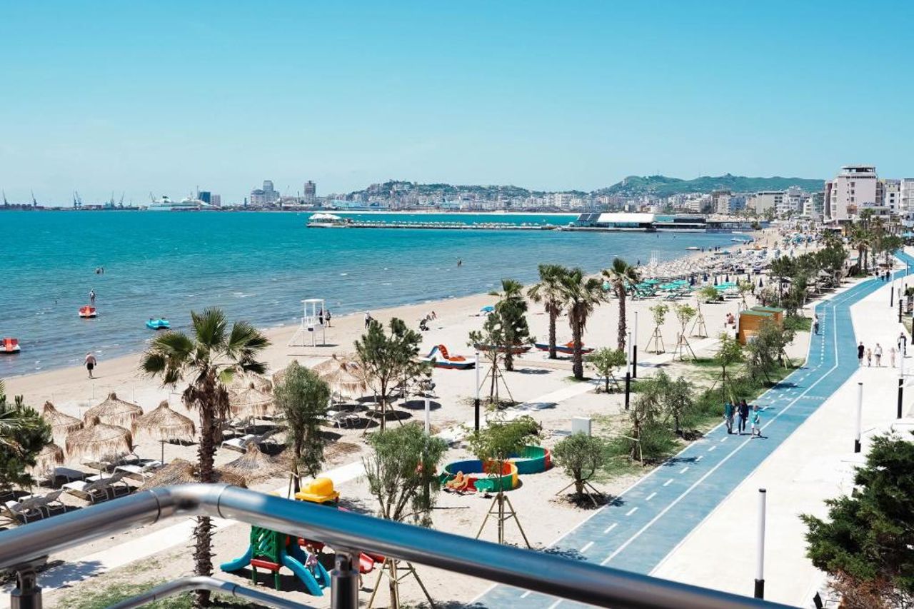 Vila One Beach Hotel