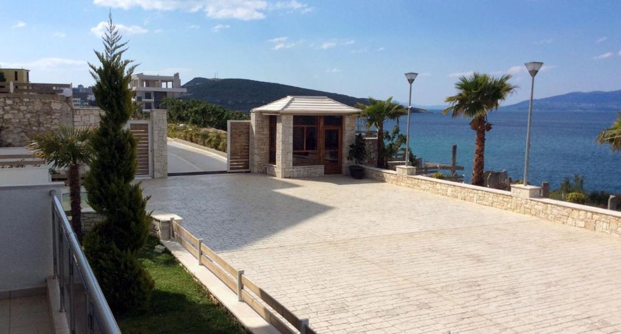 White Residence Luxury Apartments
