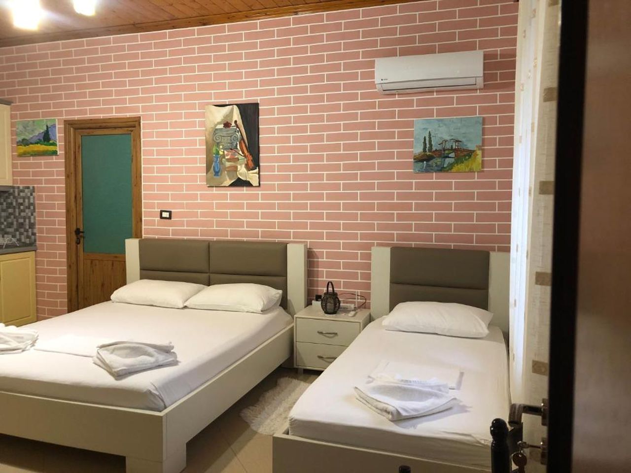 Dhimitri's guest house