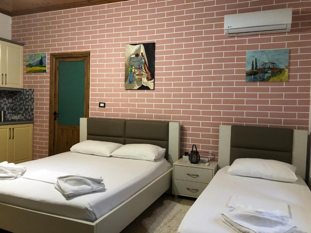 Dhimitri's guest house