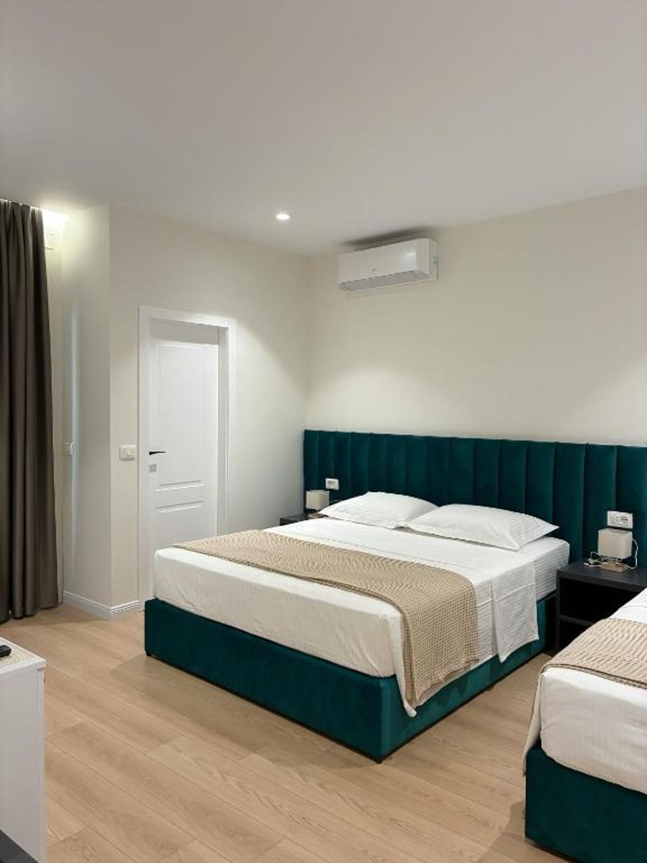 Clinton Tirana Inn