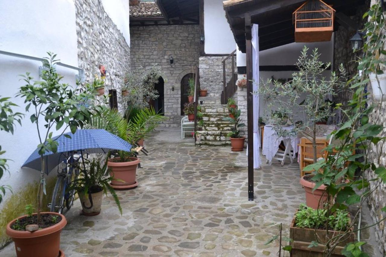 Bujtina Kodiket Guesthouse