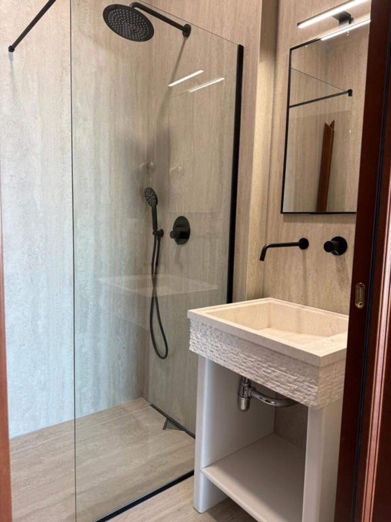 Fishta Hotel & Apartments