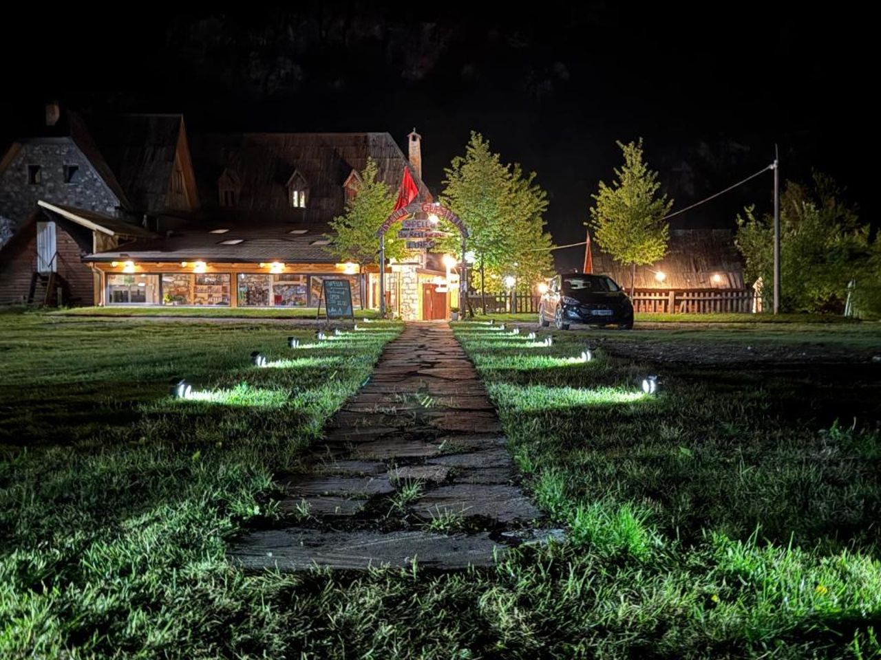 Shpella Guesthouse Theth