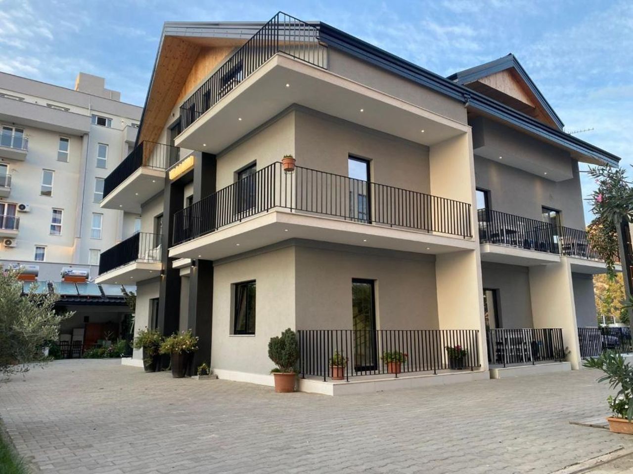 Vila Lazri