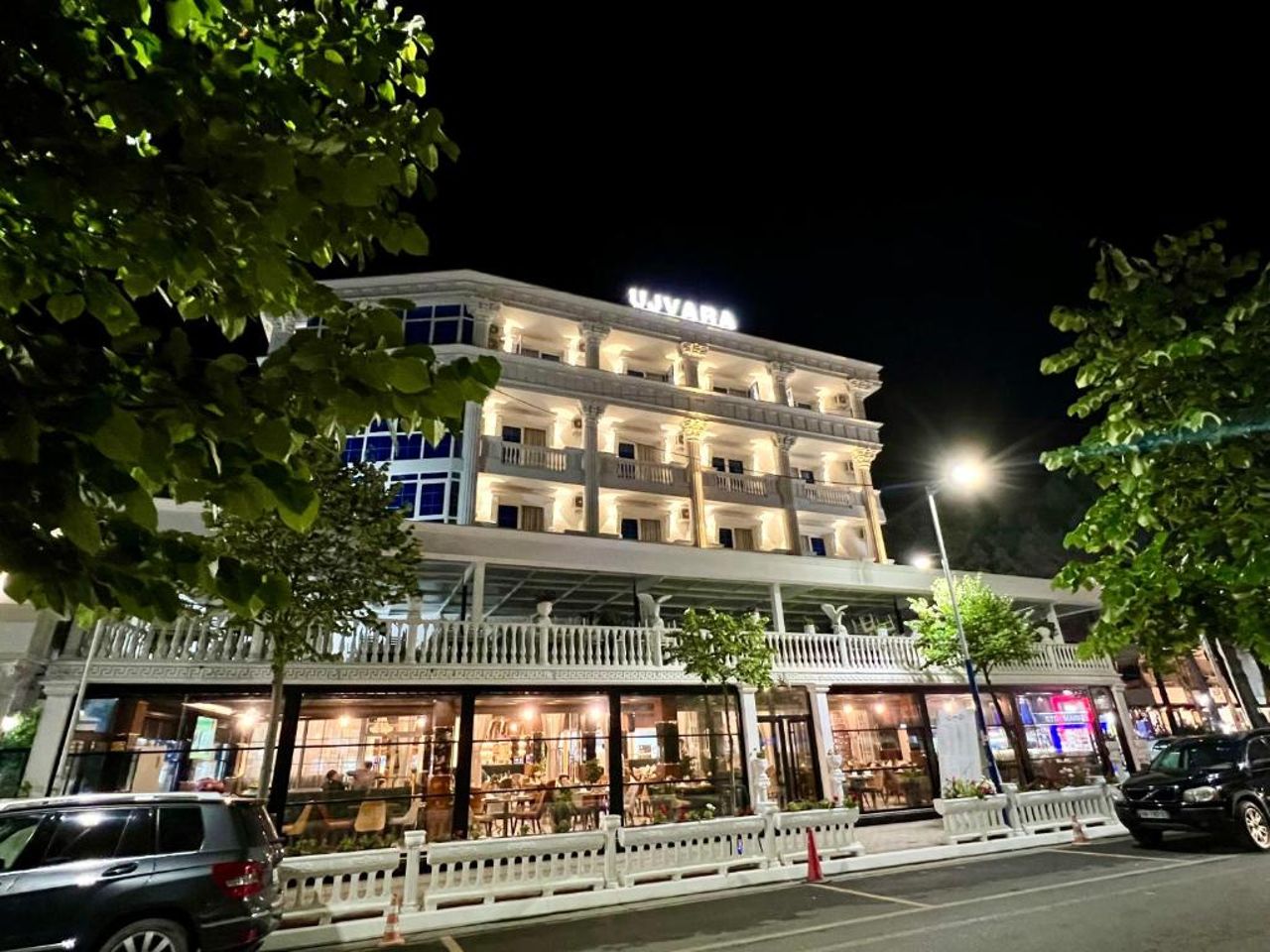 Ujvara Hotel