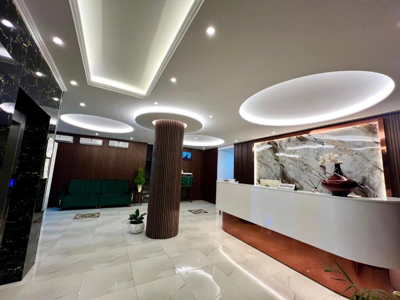 Ujvara Hotel
