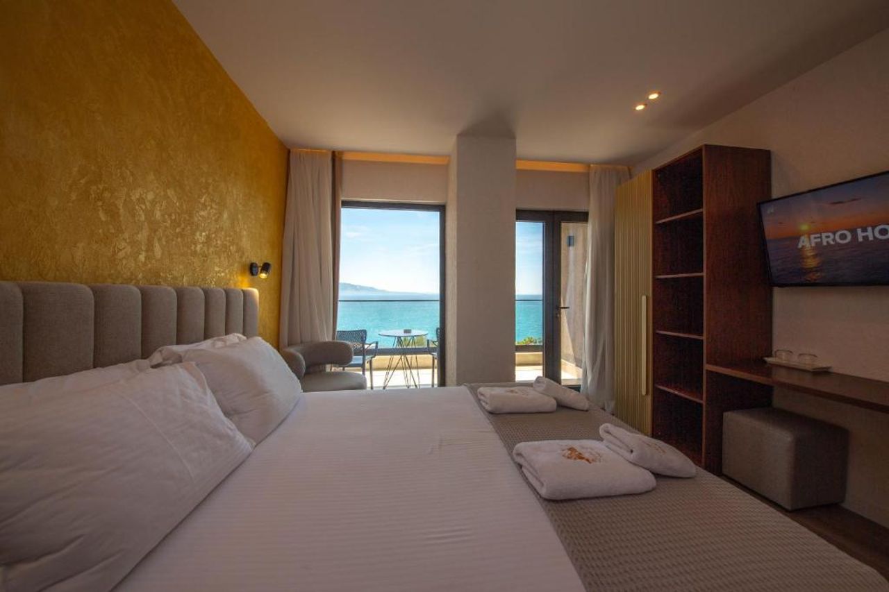The Queen's Lion Premium HOTEL