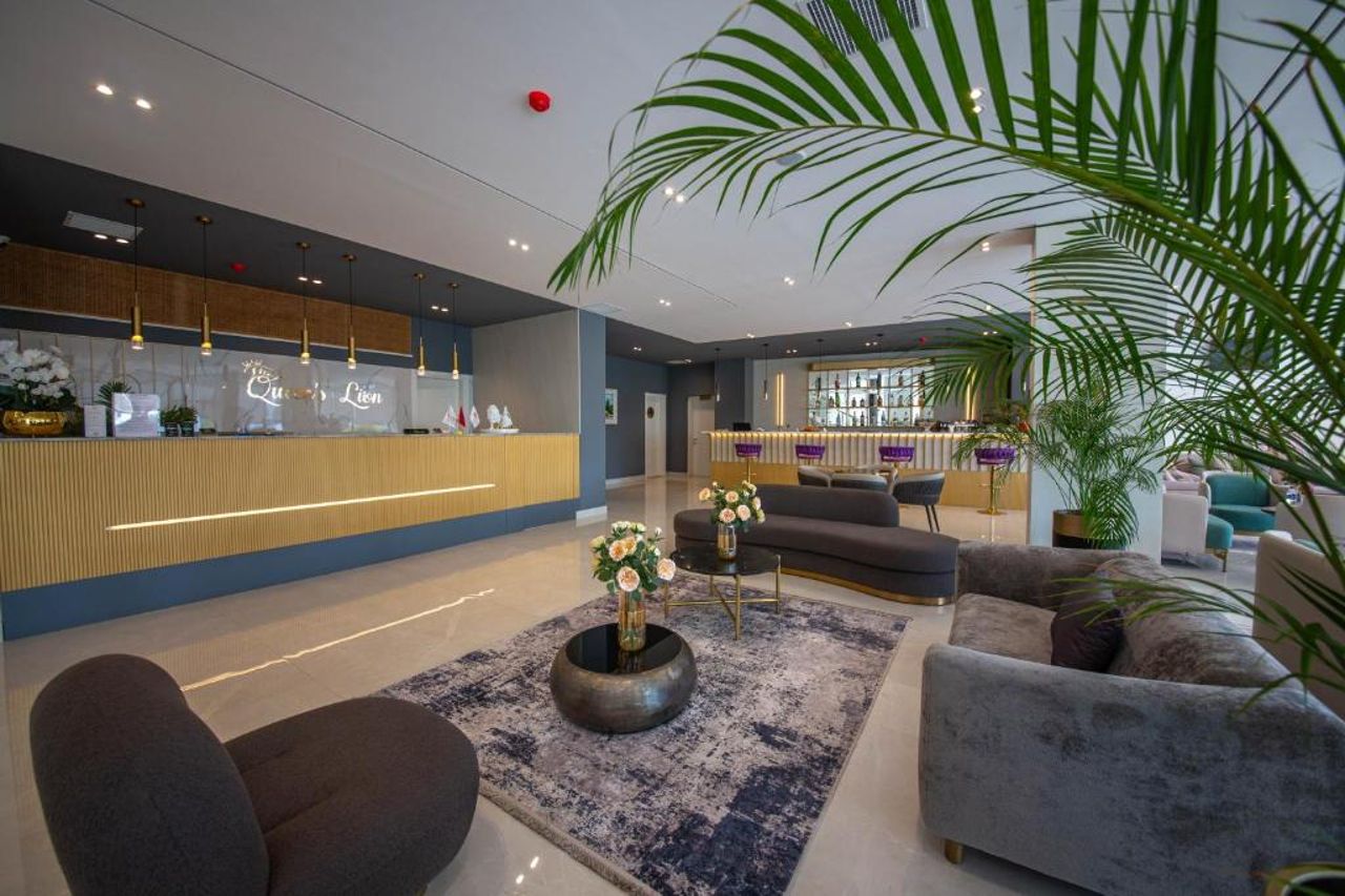 The Queen's Lion Premium HOTEL