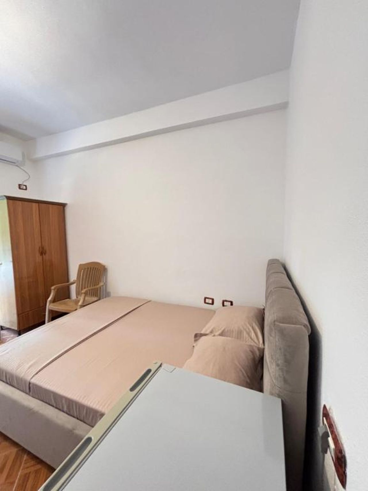 Rooms by the sea