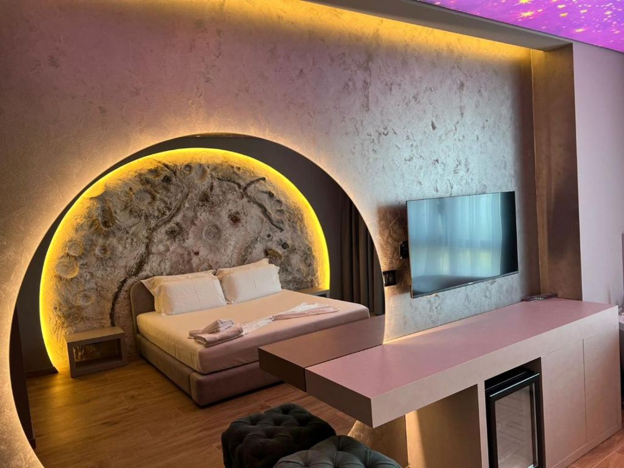 Toka Hotel Restaurant